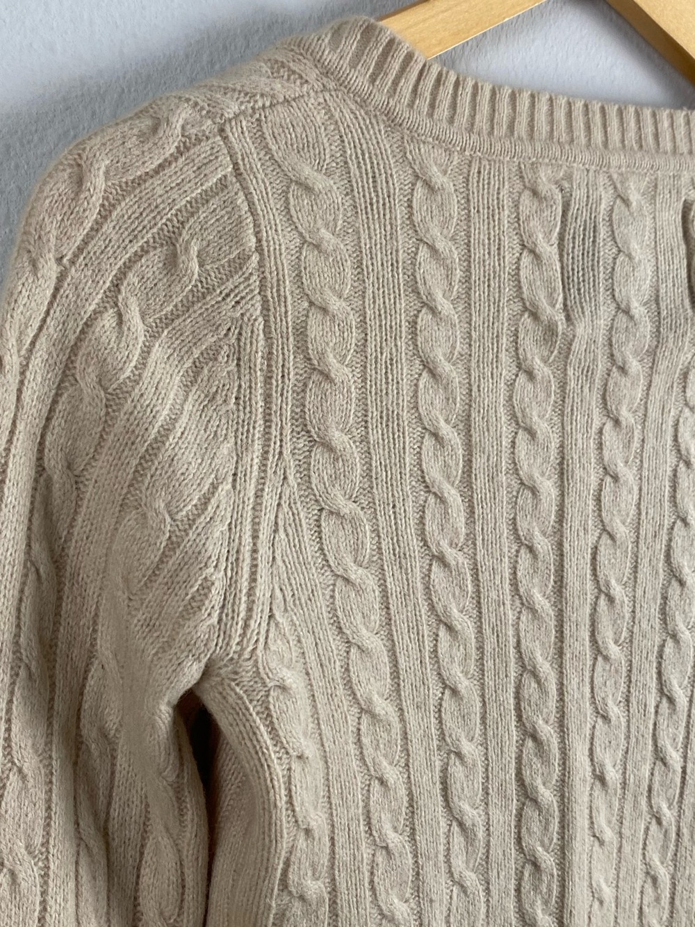 Abercrombie & Fitch Vintage Wool Blend Cable Knit V Neck Long Sleeve Sweater - Picture 14 of 15